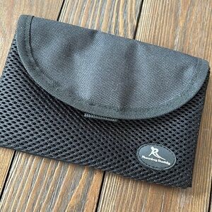 Running buddy, black magnetic pouch
